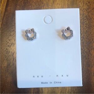 3/$20 bow wreath rose gold tone earrings